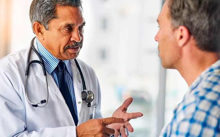 Άνδρας με προστατίτιδα σε ουρολόγο